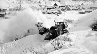Rotary snowplow clearing road from Barkerville to Wells, wpH1063